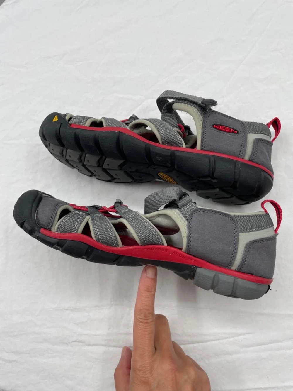 KEEN Seacamp II CNX Waterproof Sandals In Magnet/Racing Red. Girl’s 5.